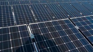 Chance verpasst! Weltweit boomt der Ausbau der Photovoltaik. Das spült den Herstellern von Solarmodulen viel Geld in die Kassen. Leider nützt das den europäischen und deutschen Herstellern nicht viel, weil China die billigsten Module anbieten kann ... (Bild: Voltarix)