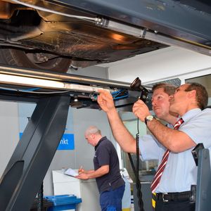 (Holz / »kfz-betrieb)