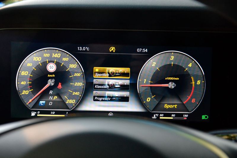 … sportlich, es ist alles nett anzusehen. Aber wer nutzt solche Funktionen wirklich? (Bild: Michel / »kfz-betrieb«)