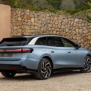 Das Ladevolumen des vollelektrischen Tourer liegt zwischen 545 und 1.714 Litern.(Bild:  Volkswagen)