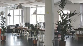 Die Pandemie fegte die Büros leer. Unternehmen mussten plötzlich einen Großteil der Belegschaft ins Home-Office schicken. (Bild: © – Marc Mueller – Pexels)