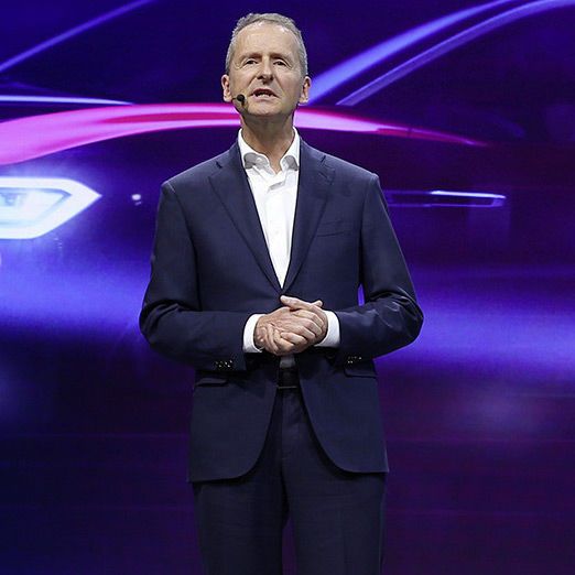 Volkswagenchef Herbert Diess darf sich über sprudelnde Gewinne freuen.(Bild:  Volkswagen)