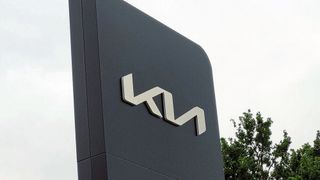 Kia Deutschland hat das Qualifizierungsverfahren der Ausbildungen für geprüfte Automobilverkäufer/innen und geprüfte Automobil-Serviceberater/innen bestanden und wurde von der Gütegemeinschaft Autoberufe erfolgreich zertifiziert. (Bild: Wehner – Vogel Communications Group)