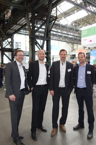Große Männer auf einem Platz: (v. l.) Lutz Hardge, MMD, Christoph Spahn, ALSO, Lars Michelsen und Sebastian Niehus, MMD. (Bild: IT-BUSINESS)