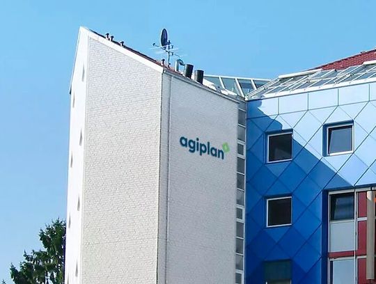 Anfang Juli 2023 hat die Agiplan GmbH ihre Geschäftsbereiche neu ausgerichtet, wie man erfährt. Was das im Detail bedeutet, verraten die Entscheider in diesem kleinen Beitrag.(Bild:  Agiplan)