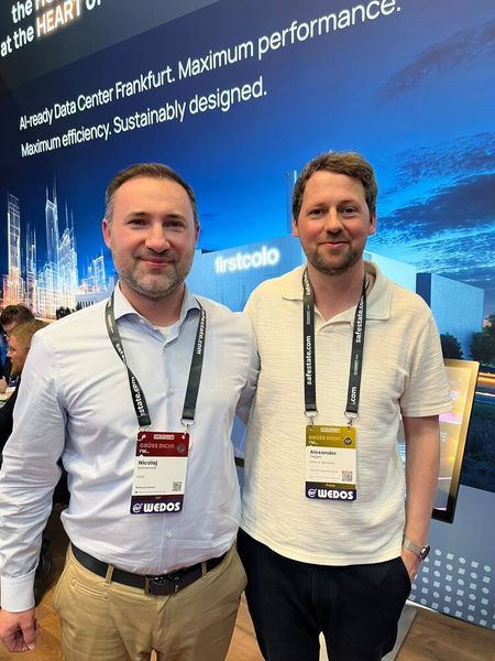 Nikolaj Kamensek (firstcolo) sprach mit Alex Siegert (IT-BUSINESS) über das neue RZ in Rosbach (Bild: Vogel IT-Medien)