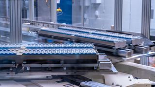 Die Preise für Batteriepakete sind laut Bloomberg NEF im Jahr 2022 erstmals wieder gestiegen; seit zwölf Jahren. (Bild: BMW AG)