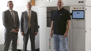 V.l.n.r.: Jens Loll (Geschäftsführer Loll Feinmechanik), Stephan Wein (Area Sales Manager EOS) und Thorsten Hojer (Leiter Additive Fertigung, Loll Feinmechanik). (Bild: Loll Feinmechanik.)