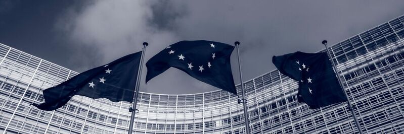 Mit einem neuen Gesetz möchte die EU einen verbindlichen Rechtsrahmen für den vertrauenswürdigen Einsatz Künstlicher Intelligenz schaffen.