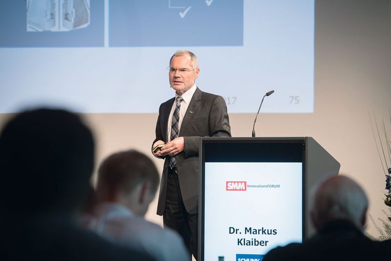Dr. Markus Klaiber, Schunk Intec AG, zeigt wie Schunk Industrie 4.0 lebt. (Thomas Entzeroth)