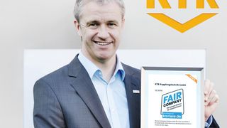 Holger Klinge, Leiter Personal bei KTR, freut sich über das Gütesiegel. (Bild: KTR)