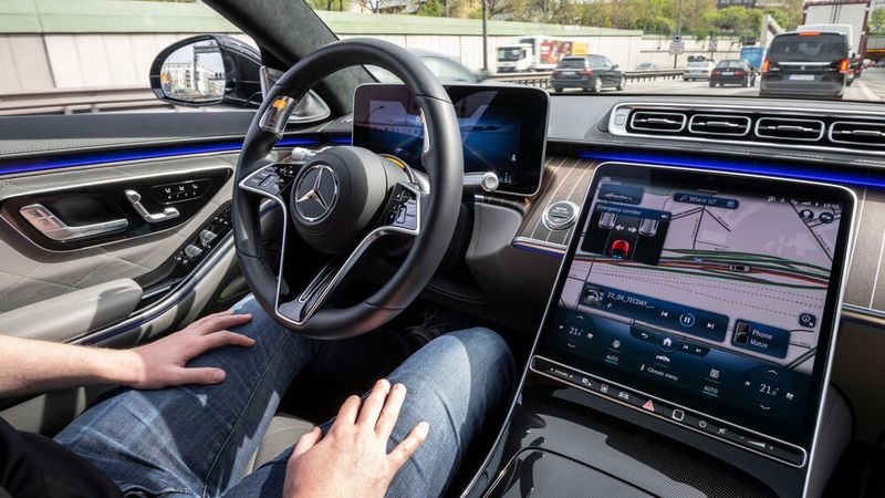 Mercedes bietet als erster Autobauer das hochautomatisierte Fahren nach SAE-Level 3 an. (Bild: Mercedes-Benz)