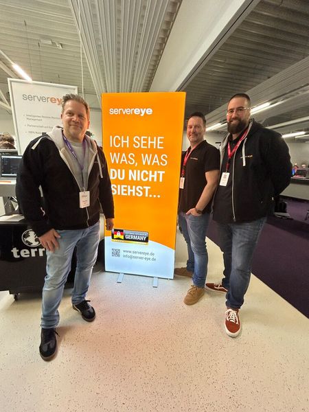 Das Servereye-Team beantwortete jede Frage: (v. l.) Dominik Carl (Krämer IT Service), Stefan Klüner und Mehmet Akkus (Bild: Vogel IT-Medien GmbH)