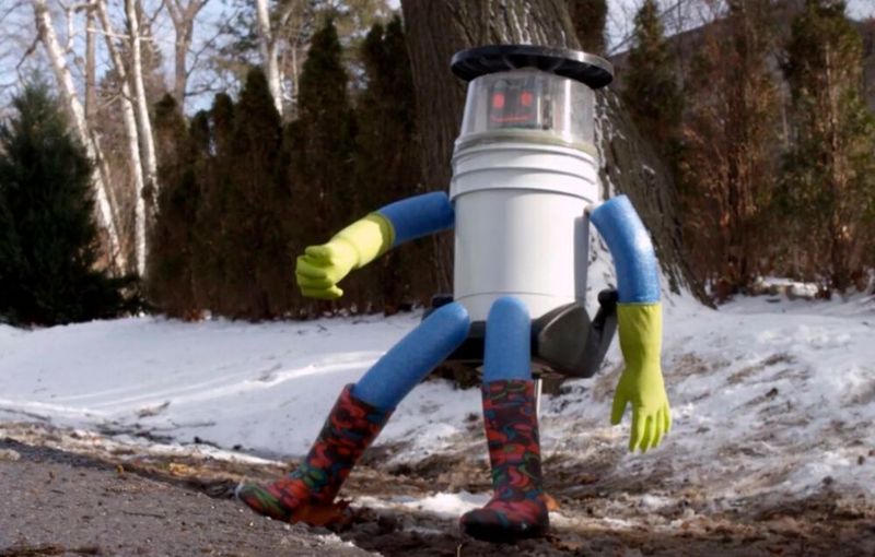 Hitchbot, der autonome Roboter, der per Anhalter um die Welt reiste. (www.youtube.com)