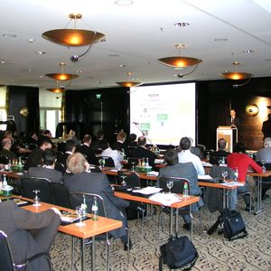 Viele Vorträge wurden von Vertretern des mittleren und oberen Management gehalten, das hatte zur Folge, dass vorrangig Marketing- und Übersichtsvorträge gehalten wurden und technische Details in den Hintergrund traten. 