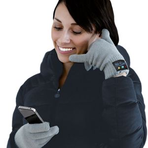 Im Handschuh Hi-Call von Hi-Fun befindet sich ein Mikrofon im kleinen Finger und ein „Lautsprecher“ im Daumen. Die Standby-Zeit berägt zehn Tage und die Sprechzeit 20 Stunden. Erhältlich in grau oder schwarz bei www.radbag.de in zwei Größen für 50 Euro.