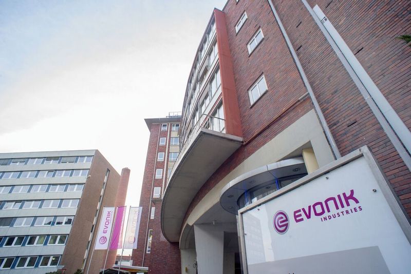 Am Standort Darmstadt stellt Evonik organische Dispersionen für Heißsiegelanwendungen her. (Evonik)