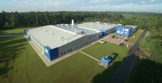 A+B Electronic ist EMS-Dienstleister und Systemlieferant für die Elektronikindustrie mit Hauptsitz im niedersächsischen Huntlosen. Das Unternehmen fertigt bestückte Leiterplatten für unterschiedliche Branchen – von Kleinserien bis hin zu größeren Serienaufträgen. (Bild:  Assmy & Böttger Electronic GmbH)