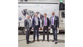 BPW und Paul Nutzfahrzeuge kooperieren für den E-Umbau von Mercedes-Benz Varios (v.l.): Walter Pötzinger, Bernhard Wasner (beide Geschäftsführer Paul Nutzfahrzeuge GmbH), Markus Schell (persönlich haftender geschäftsführender Gesellschafter BPW Bergische Achsen KG) und Josef Paul (Inhaber und Aufsichtsratsvorsitzender Paul Nutzfahrzeuge GmbH). (BPW)