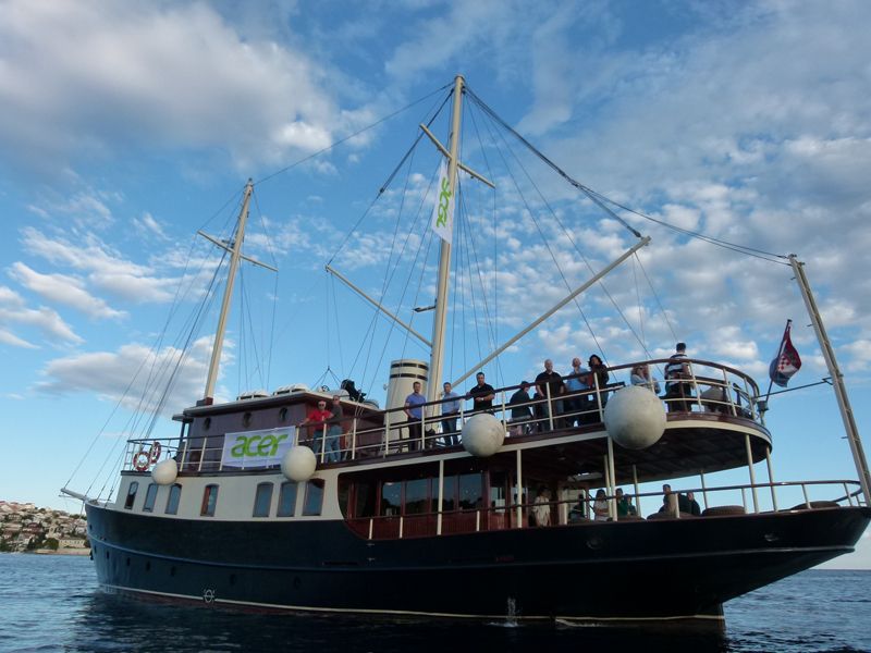 Die Überfahrt nach Hvar erfolgte an Bord der Polaris, einem alten Marineschiff, welches mittlerweise komplett umgebaut wurde.  (Acer)