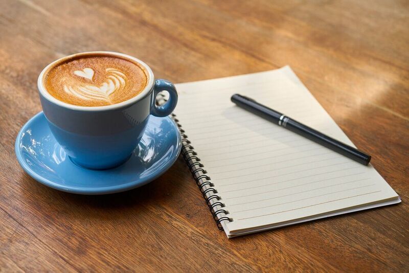 6. Kaffee auf Vorrat kochen: Statt pro Tag mehrfach frischen Kaffee zu kochen, ist es energetisch sinnvoll, eine große Portion zuzubereiten und diese in einer hochwertigen Thermoskanne für viele Stunden warm zu halten. Rund die Hälfte an Strom spart zudem, wer das Brühen der Kaffeemaschine überlässt, statt Wasser im Topf heiß zu machen und mit Filter zu brühen. (gemeinfrei)