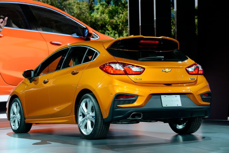 Zudem neu im Angebot des Herstellers: Die Steilheckversion des Cruze. (Naias)