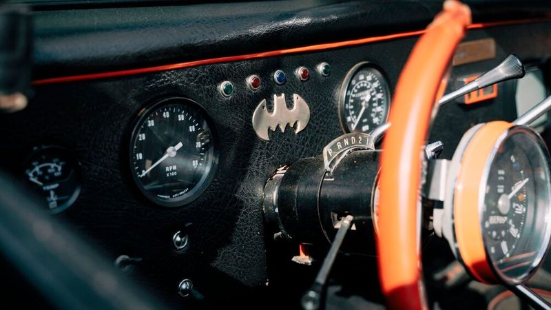 Der Innenraum ist insgesamt in einem guten Zustand und weist keine abgebrochenen Teile oder Risse auf. Der Fernseher und einige Dekoleuchten funktionieren nicht. (Bild: Fabio Gentili Innocenti)