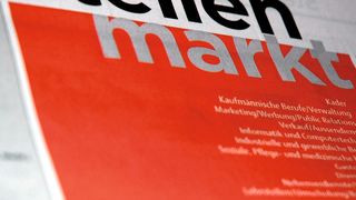 Die Studie Employer Branding 2012 zeigt: Unternehmen mit definierter Arbeitgebermarke nutzen für die Bewerberansprache vor allem Stellenanzeigen, die Firmenwebsite sowie Messen und Veranstaltungen. (Bild: Paul-Georg Meister / pixelio.de)