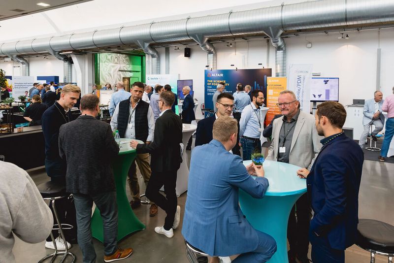 Konstruktion meets Produktion: Während der Pausen fand in der gemeinsamen Ausstellung der beiden Foren reger Austausch statt.  (Bild: Stefan Bausewein/VCG)