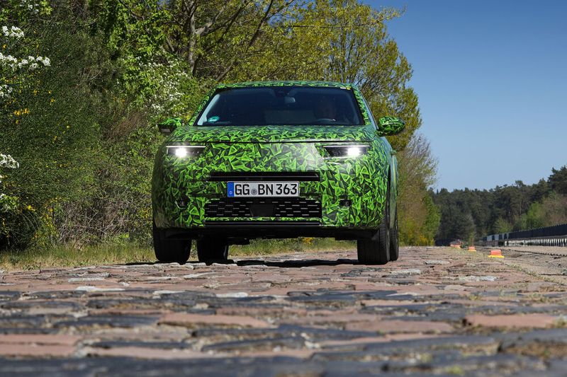 Die Preise dürften bei rund 21.000 Euro starten, die Elektrovariante wird es wohl erst jenseits von 30.000 Euro geben. (Bild: Opel)