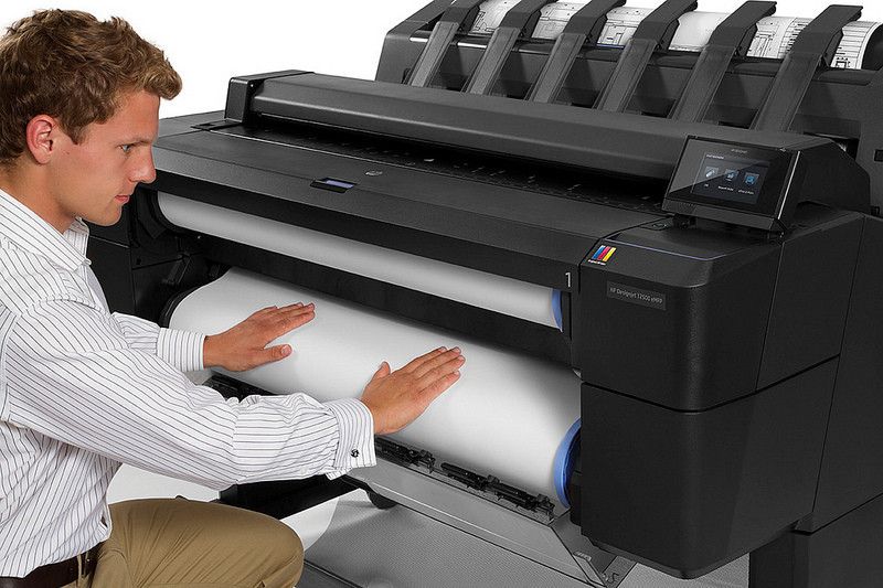 Der Multifunktionsdrucker ist mit einem integrierten Scanner ausgestattet, der das Einlesen und Versenden von Entwürfen an Teamkollegen sowie die Integration von handschriftlichen Änderungen ganz einfach macht. (Bild: HP)