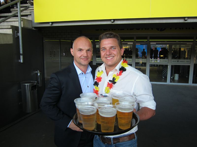 Michael Vorberger und Hendrik Nietsch, LG, ließen keinen ihrer Partner auf dem Trockenen sitzen. (Bild: IT-BUSINESS)