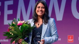 Sahana Shastry erhielt im vergangenen Jahr ihren Master of Science in Space Sciences and Technologies von der Universität Bremen. Jetzt darf sich die junge Ingenieurin über den Young Engineer Woman Award freuen, den sie im Rahmen der Hannover Messe in Empfang nahm. (Bild: Deutsche Messe)