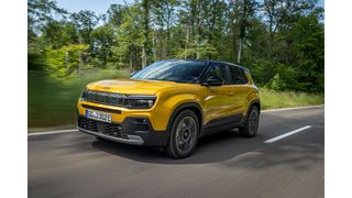 Eine vierstellige Anzahl an Avengern benötigt hierzulande ein Software-Update. (Bild: Jeep)
