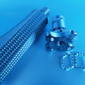 Beispiele verschiedener Humanimplantate, die allesamt mit Hypermill programmiert wurden. 