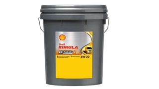 Mit dem neuen Shell Rimula sollen Nutzfahrzeughalter eine Kraftstoffersparnis von bis zu 3,9 Prozent realisieren können. (Bild: Shell)
