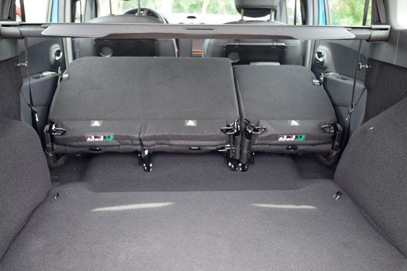 ... bei umgelegter Rückbank sogar bis zu 2.810 Liter. (Holz/»kfz-betrieb«)