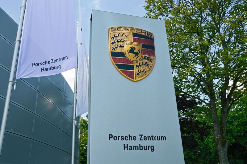 Die Porsche-Niederlassung Hamburg hat sich um den Internet Sales Award 2018 beworben. (Bild: Achter/»kfz-betrieb«)