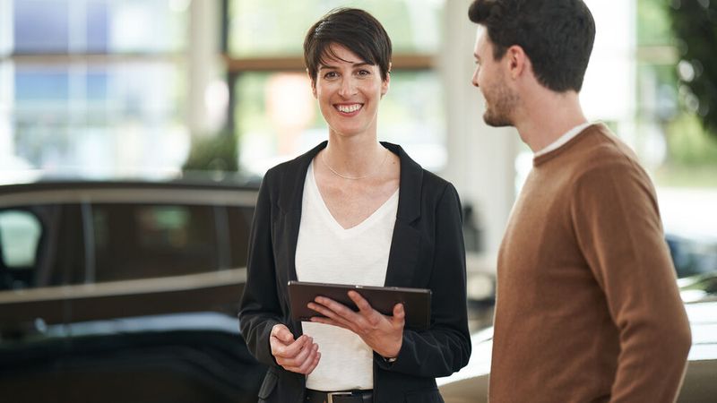 Finanzierungs- und Leasingverträge können bei der BDK jetzt auch im Autohaus komplett digital abgeschlossen werden.(Bild:  BDK)