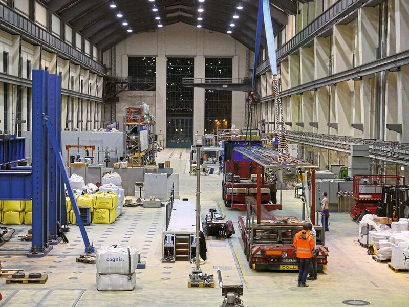 Aufbau der vorgespannten Carbonbeton-Forschungsbrücke (TU Berlin/FG Entwerfen und Konstruieren)