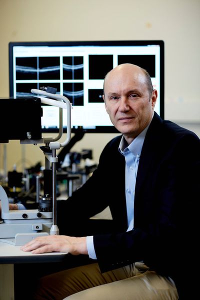 Er entwickelte die Methode gemeinsam mit den US-amerikanischen Elektroingenieuren Eric Swanson ... (epo)
