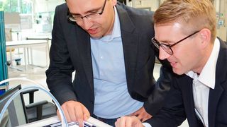 Das Netzwerk 3D-CP entwickelt unter Leitung von Joachim Kleylein und Markus Kafara (v.l.) Lösungen für den Einsatz des industriellen 3D-Drucks in kleinen und mittleren Unternehmen (KMU). (Christian Wißler)