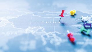 Maschinenbauer stehen vor der Herausforderung, Abhängigkeiten von asiatischen Märkten zu reduzieren – strategische Diversifikation und Resilienz werden jetzt zum Wettbewerbsfaktor. (Bild: © mungkornz - stock.adobe.com)