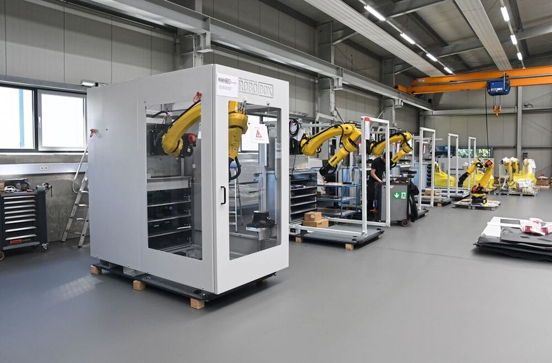 Die robotergestützte Werkstückautomation „Robobox“ wird von Spinner automation in einfachen Ausführungen für das Bauteilhandling bis hin zu Modellen für die Komplettbearbeitung gebaut. (Bild: Gressel)