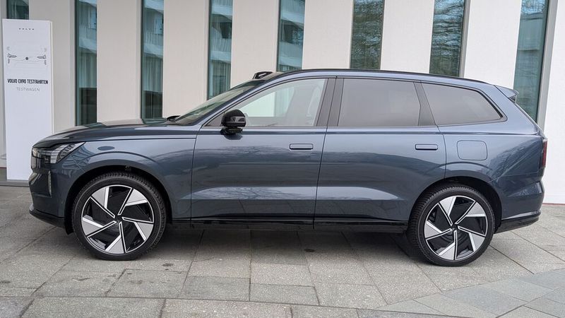 Der Volvo EX90 ist 5.037 mm lang, 1.964 mm breit und 1,744 mm hoch.  (Bild: Mauritz – VCG)