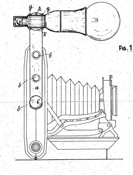 Aber schon 1949 ließ Fischer sich diese Halterung für Blitzlichtlampen patentieren. (DPMA)
