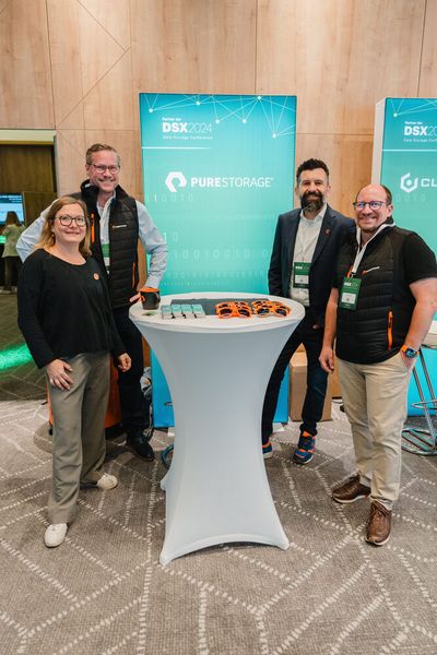 Das Team von Pure Storage mit geballter Fachkompetenz, Eistruhe und guter Laune (Bild: Vogel IT-Akademie)
