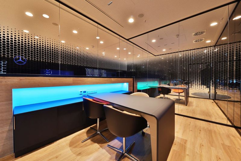 Als „Autohaus der Zukunft“ ist er nach neuesten Herstellervorgaben gestaltet. (Daimler)