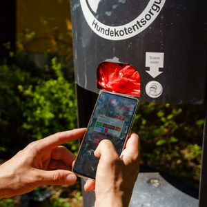 Der Chip wird mittels „Near Field Communication“ (NFC) ausgelesen(©  EineStadt)