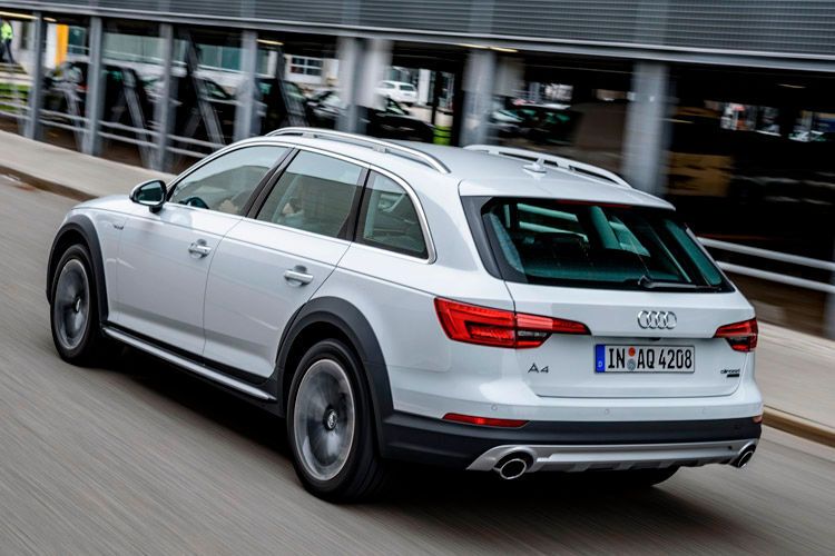 Dass da ein bisschen mehr Luft zwischen ihm und dem Asphalt ist, spürt der Fahrer erwartungsgemäß ebenfalls nicht. (Foto: Audi)